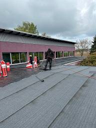 Grundschule Rosenthal. Dachsanierung mir Hasse Kubidritt XLP  © MW Bedachungen GmbH